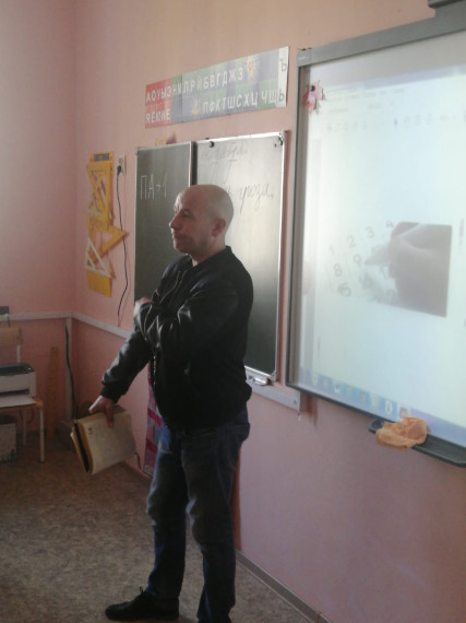 Классный час с папой в 3 "В" классе.
