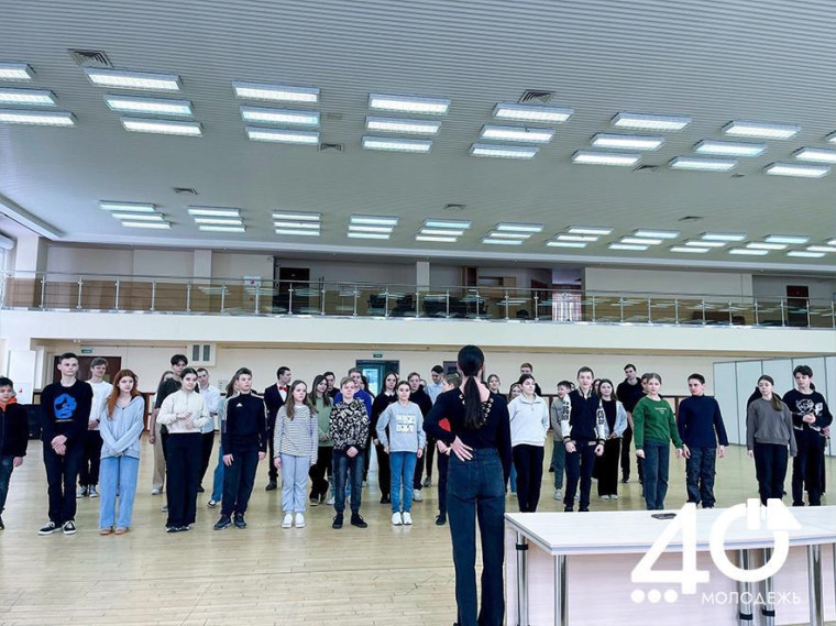 Кружится, кружится старый вальсок....